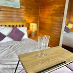 Cosy Portmor Log Cabin- Sea Views, Deck & Relaxation * Malin Head