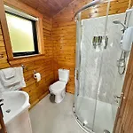 Cosy Portmor Log Cabin- Sea Views, Deck & Relaxation Апартаменты *