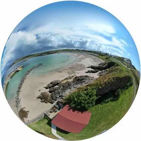 Apartamento Cosy Portmor Log Cabin- Sea Views, Deck & Relaxation