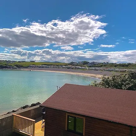 Cosy Portmor Log Cabin- Sea Views, Deck & Relaxation Malin Head