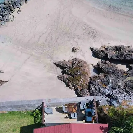 Cosy Portmor Log Cabin- Sea Views, Deck & Relaxation Malin Head