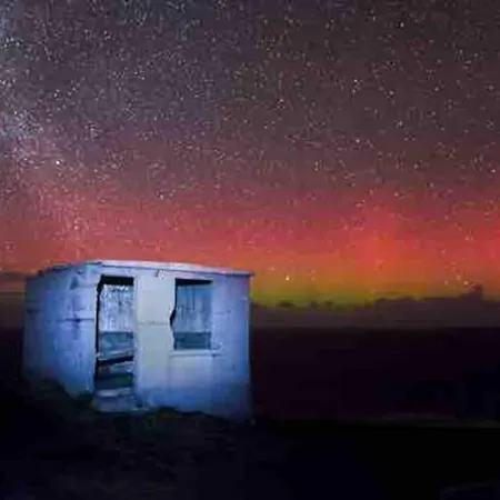 Cosy Portmor Log Cabin- Sea Views, Deck & Relaxation