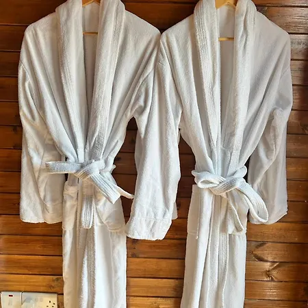 Cosy Portmor Log Cabin- Sea Views, Deck & Relaxation Malin Head