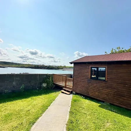 Cosy Portmor Log Cabin- Sea Views, Deck & Relaxation Διαμέρισμα