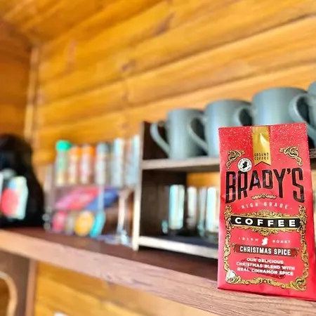 Cosy Portmor Log Cabin- Sea Views, Deck & Relaxation Apartamento