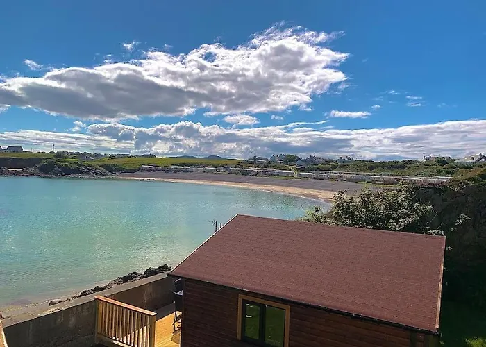 Cosy Portmor Log Cabin- Sea Views, Deck & Relaxation Malin Head