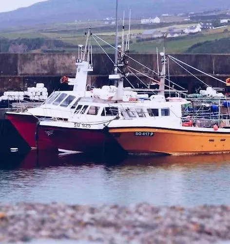 Cosy Portmor Log Cabin- Sea Views, Deck & Relaxation *