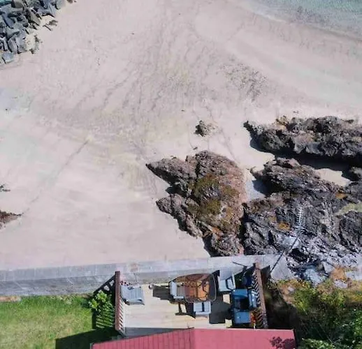 Cosy Portmor Log Cabin- Sea Views, Deck & Relaxation Malin Head
