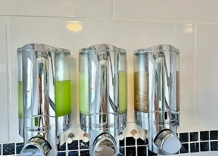 Cosy Portmor Log Cabin- Sea Views, Deck & Relaxation Appartement *