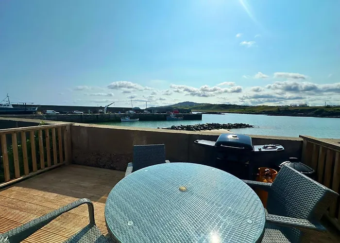 Appartement Cosy Portmor Log Cabin- Sea Views, Deck & Relaxation *