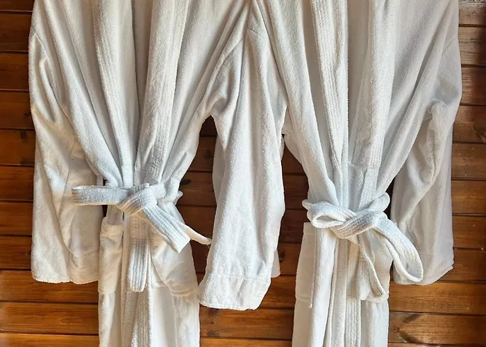 Cosy Portmor Log Cabin- Sea Views, Deck & Relaxation Malin Head