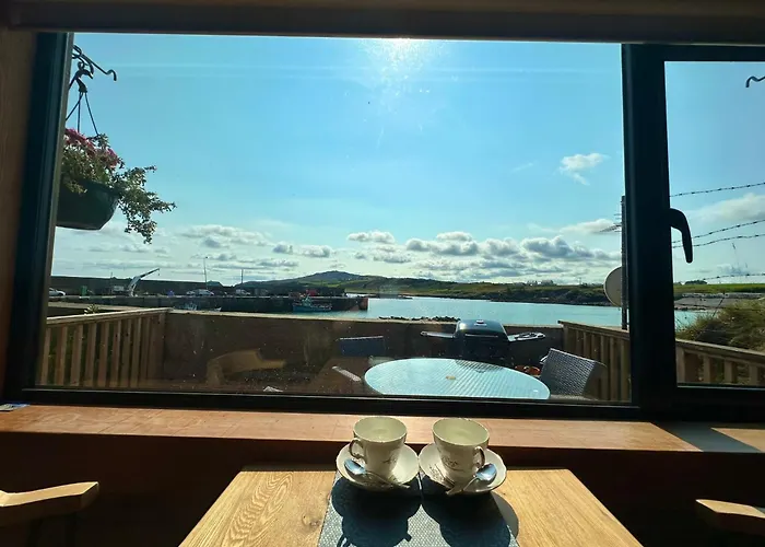 Appartement Cosy Portmor Log Cabin- Sea Views, Deck & Relaxation