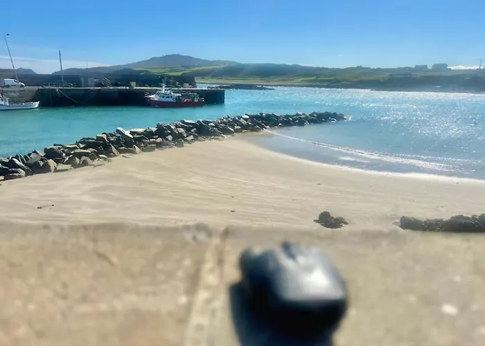 Apartment Cosy Portmor Log Cabin- Sea Views, Deck & Relaxation