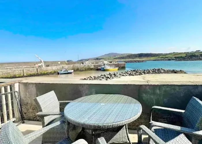 Cosy Portmor Log Cabin- Sea Views, Deck & Relaxation