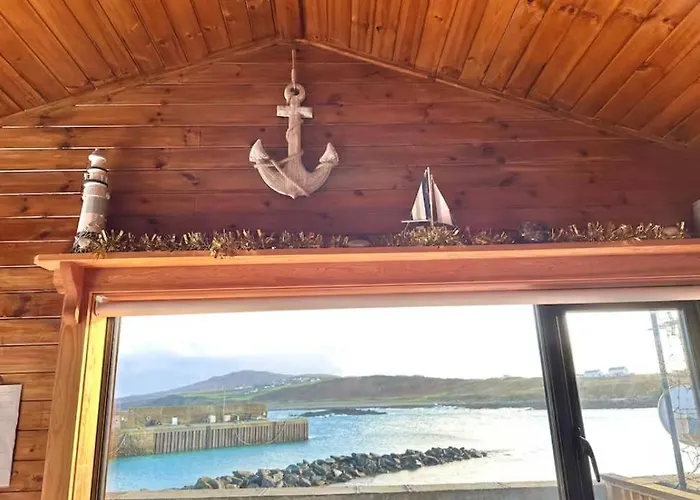 Cosy Portmor Log Cabin- Sea Views, Deck & Relaxation *
